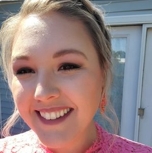 Meet your Posher, Elise